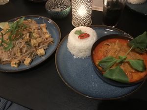 Pad Thai and Keng Deng curry    at Ammy's Thai Cuisine in Aalst