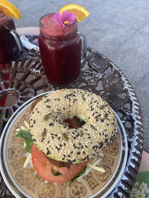 Bagel de falafel   at Wonderland Café in Santiago