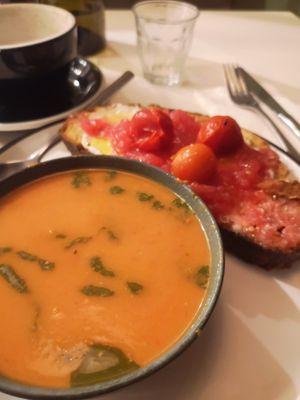 Pan con tomate & gaspacho (labelled as vegetarian, but turned out to be vegan upon request) at Diploid in Lyon