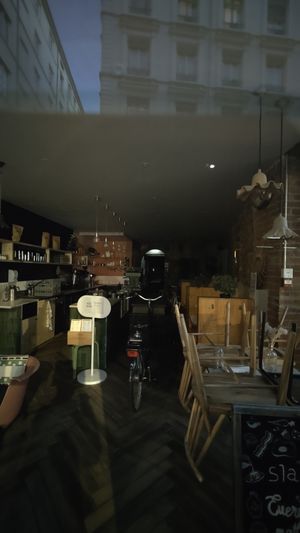 Interior still seems tò be as it was before at Slake Terreaux in Lyon