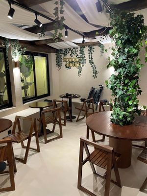 Inside seating at Scoop 'n Dough in Cascais