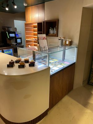 Service area at Scoop 'n Dough in Cascais