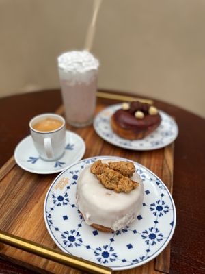 Doughs, milkshake and a coffee at Scoop 'n Dough in Cascais