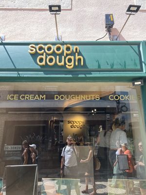   at Scoop 'n Dough in Cascais