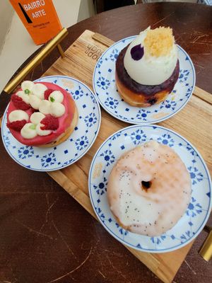 Absolutely delicious donuts. The raspberry was our favorite at Scoop 'n Dough in Cascais