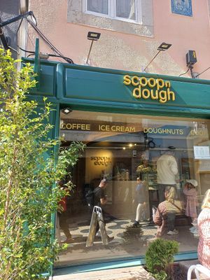  at Scoop 'n Dough in Cascais