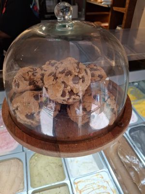 Walnut cookie at Scoop 'n Dough in Cascais