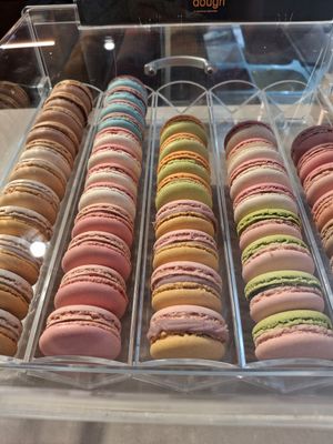 Macarons at Scoop 'n Dough in Cascais
