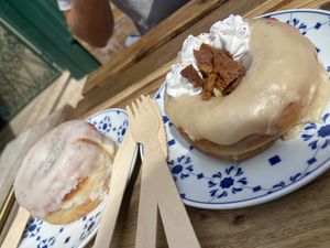 Banoffee and Lemon Doughnut  at Scoop 'n Dough in Cascais