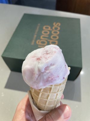 Blueberry lemonade   at Scoop 'n Dough in Cascais