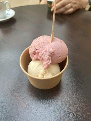 hazelnut and raspberry cheesecake 😋  at Scoop 'n Dough in Cascais