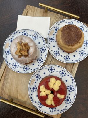 Apple crumble, raspberry and vanilla, and dulce de leche  at Scoop 'n Dough in Cascais