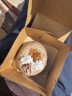 Banoffee donut 🤌🏼🤌🏼  at Scoop 'n Dough in Cascais