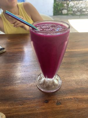 Pitaya and pineapple shake  at Kaikaia in Rivas