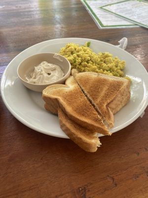 Tofu scrambled egg with amazing cashew cream cheese   at Kaikaia in Rivas