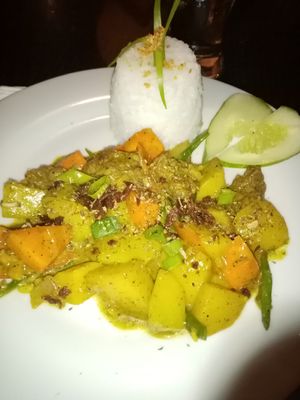 Green Curry at Villa Potenciana Restaurant in Malapascua Island