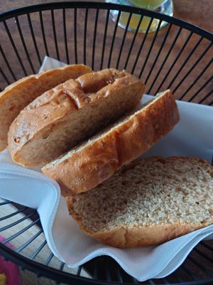 Bread 🍞 accompanying the vegan tatar at Le Burger in Innsbruck