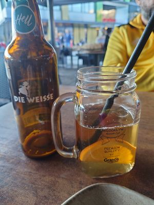 Homemade peach ice tea and the artisanal beer from Salzburg at Le Burger in Innsbruck