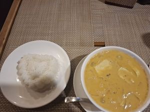 Full plate with rice at Anna's Restaurant in Koh Phi Phi