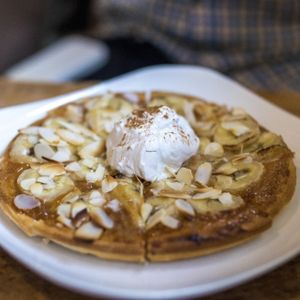 Dessert pizza at Morpho Cafe in Kyoto