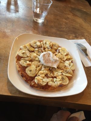 Banana pizza at Morpho Cafe in Kyoto