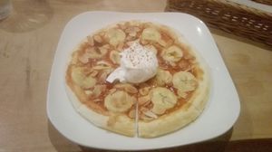 Banana pizza at Morpho Cafe in Kyoto
