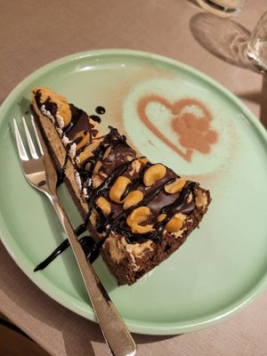 Snickers cake at Katzentempel - Bochum in Bochum