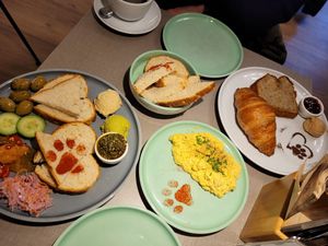 Fellnasen-Frühstück mit extra Rührei at Katzentempel - Bochum in Bochum