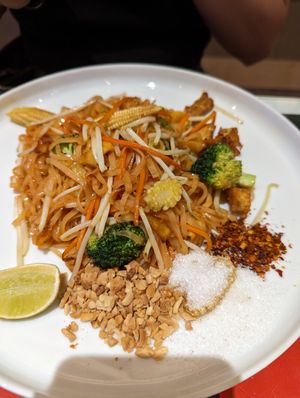 Pad thai vegan at Bangkok Jam - Great World City in Central Singapore