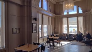 Seating area with views of Mississippi at Big Cat's Café in Muscatine