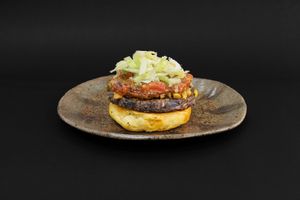 O grande Massala por dentro! at Gunas Burguer in Sao Paulo