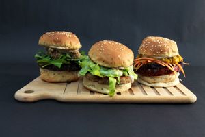 Os lanches Tamas, Raja e Sativic numa explosão de sabores. at Gunas Burguer in Sao Paulo