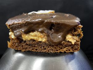 Existem três tipos de Samadhis, que é seu estado superior de consciência, quando você mistura cenoura, com alfarroba, açúcar de coco, canela, cravo, cardamomo e tâmaras. at Gunas Burguer in Sao Paulo