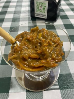 Doce de Cenoura feito com cenoura, leite de aveia, óleo de coco, especiarias como canela, cravo e cardamomo, açúcar demerara, pistache e lâminas de amêndoa  at Gunas Burguer in Sao Paulo