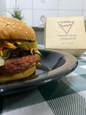 Hambúrguer congelado de Beterraba com Lentilha at Gunas Burguer in Sao Paulo