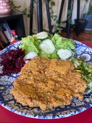Novidade! Grãomelete >> Fazendo seu Grãomelete, uma opção é você comer com salada S2 at Gunas Burguer in Sao Paulo