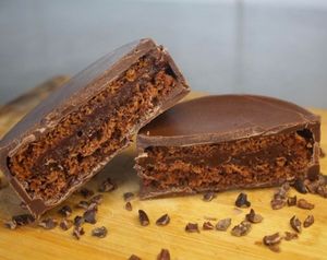 Pão de Melado
Melado de cana, canela, cravo, cacau, açúcar demerara, chocolate meio amargo e brigadeiro vegano at Gunas Burguer in Sao Paulo