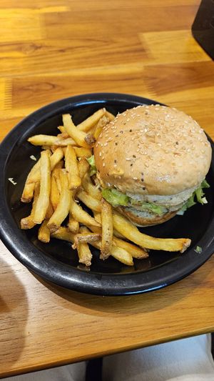  at Gunas Burguer in Sao Paulo
