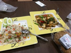 "Ham" fried rice and stir-fried tofu and mushrooms at Talalask - Central World Mall in Bangkok