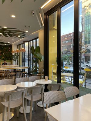 Inside  at Aloha Poke in Seoul