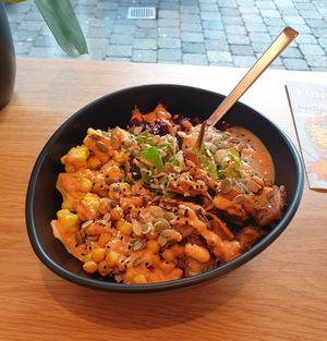 Custom bowl with vegan chicken, peanut hummus, and curry cauliflower. at Funkybowl Medienhafen in Dusseldorf