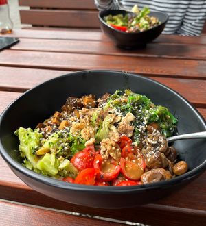 Diy Bowl with mashed potatoes, salad, wakame, tofu, walnuts and more  at Funkybowl Medienhafen in Dusseldorf