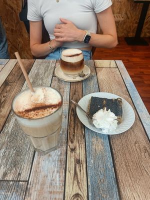 Blondie and drinks at Popi's Family in Le Havre