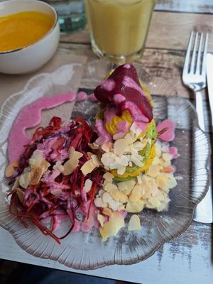 pancake with humus and salad at Popi's Family in Le Havre