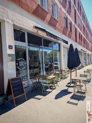 Facade at Popi's Family in Le Havre