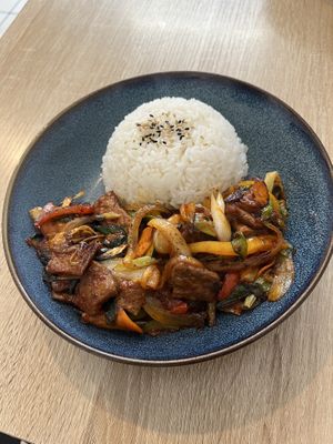Vegan shredded ‘pork’ and rice   at MukBap in London