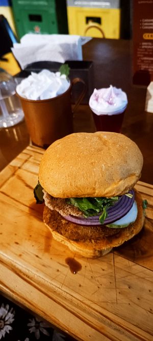 Lanche capivara, ao fundo o moscow Mule e shot Inelegível at Aflora Gastrobar in Brasilia