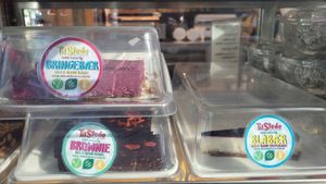 Vegan raw cakes at Coffeeberry in Sandnes