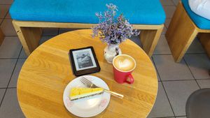 Orange raw cake and oat latte at Coffeeberry in Sandnes