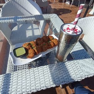 Veg pakoras and sweet lassie (vegetarian, not vegan) at The Tattoo Cafe and Lounge in Jaipur